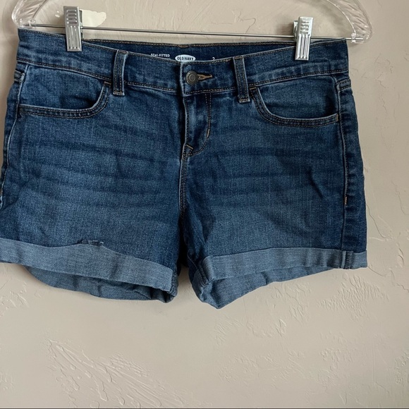 Old Navy Semi-Fitted Cuffed Denim Shorts - Picture 2 of 6